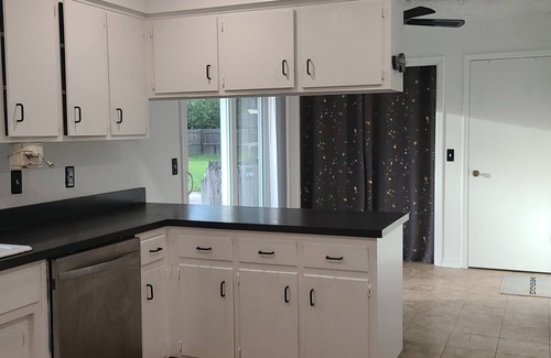 Orange Park House | 4 bedroom, 1 acre, pool, 4 min to hospital & medical