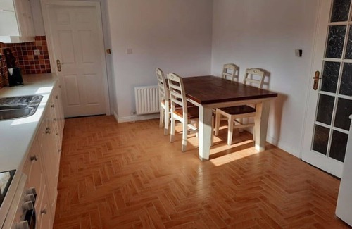Bruff House | 4 Bedroom, 15 min to Limerick city Quiet Retreat.