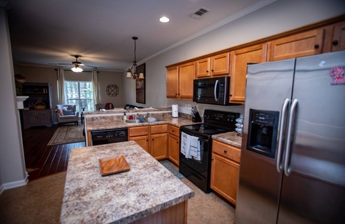 Oxford Condo | 4 BEDROOM 2.5 BATH CLOSE TO CAMPUS AND THE SQUARE.