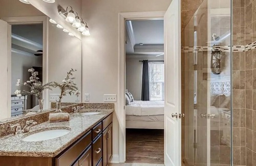 Pineville House | 4 bedroom 2.5 bathroom Spacious Townhome close to NC/SC ATTRACTIONS