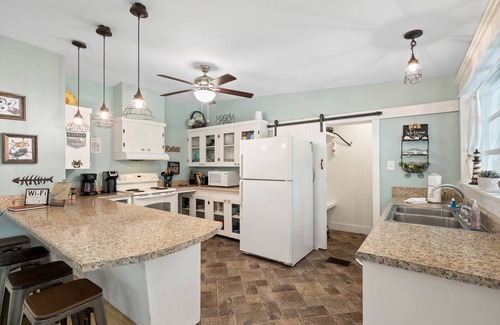Foley House | 4 bedroom 2 bath cottage close to OWA and Foley and Gulf Shores Sportsplex