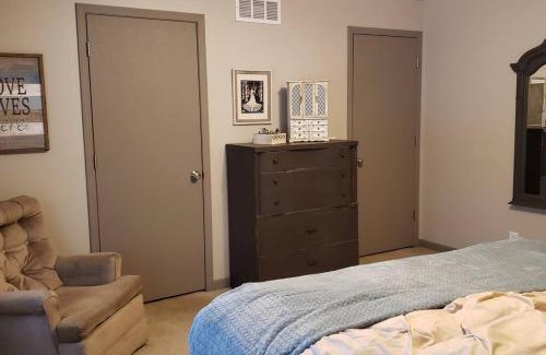 Beulah House | 4 Bedroom/2 Bath Home 20 Acres of Woods - Hot Tub