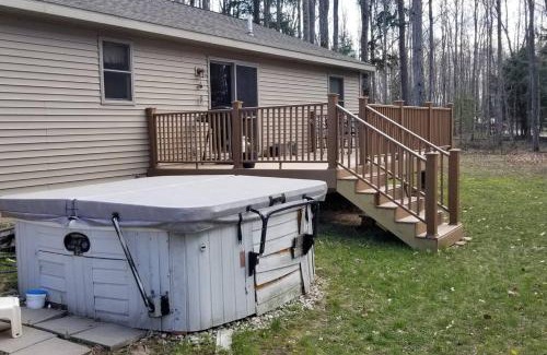 Beulah House | 4 Bedroom/2 Bath Home 20 Acres of Woods - Hot Tub