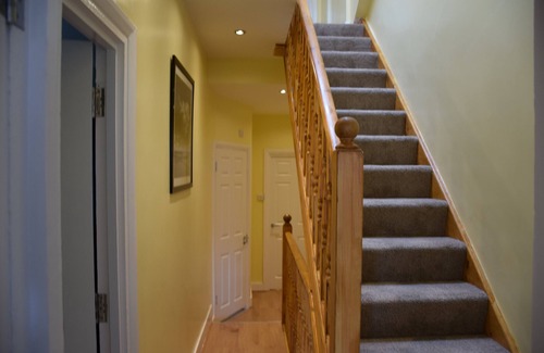 Lavender Fields Apartment | 4 Bedroom 2 Bathroom Apartment - 5 mins to tube station