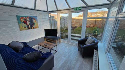 Quedgeley House | 4 bedroom, 2 bathroom house
