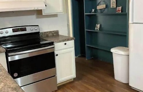 Holiday House | 4 bedroom 2 bathroom house with heated pool