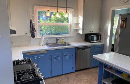 Chico House | 4 Bedroom 2 Bathroom private house close to Chico State and Enloe Hospital