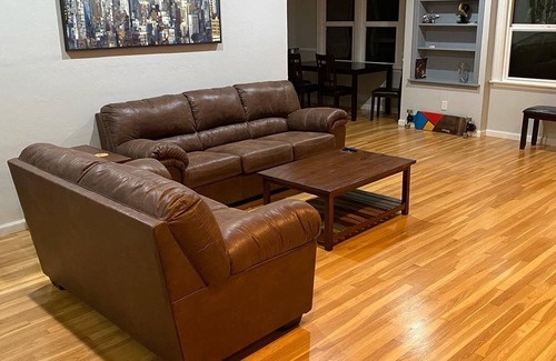 Chico House | 4 Bedroom 2 Bathroom private house close to Chico State and Enloe Hospital