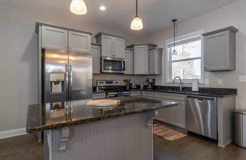 Scottsboro House | 4 Bedroom 2 Bathroom Lake House Sleeps 10 on Lake Guntersville