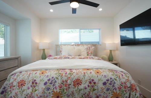 Orange House | 4 bedroom, 2 bathrooms