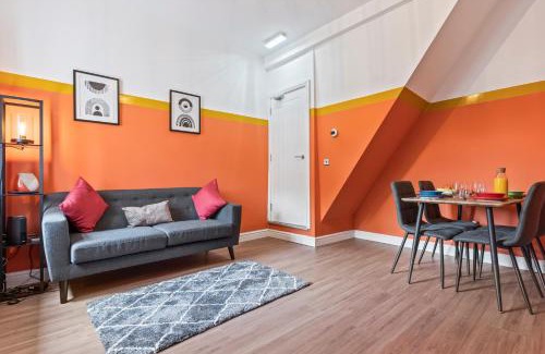 Newcastle-Under-Lyme House | 4 Bedroom, 2 Bath in NewCastle Town Centre