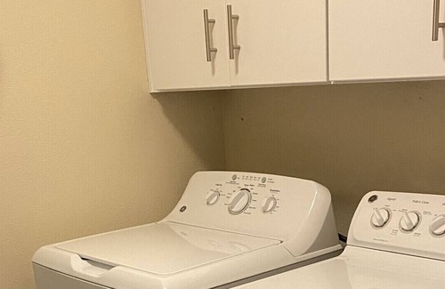 Onate House | 4 bedroom 2/ master home with hot tub, base of Sandia Mountains!