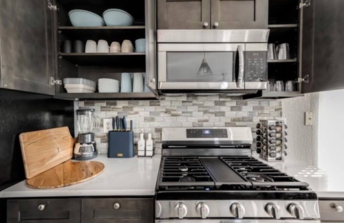 Kirby House | 4-bedroom-20 minutes from Airport & Riverwalk Space for everyone bring them all!