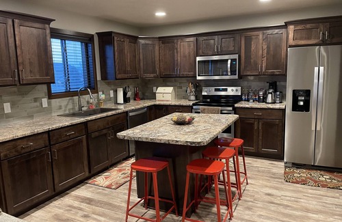 Buffalo Ridge House | 4 bedroom 3.5 bathroom townhouse in NW Sioux Falls. Sleeps 7-12 people.