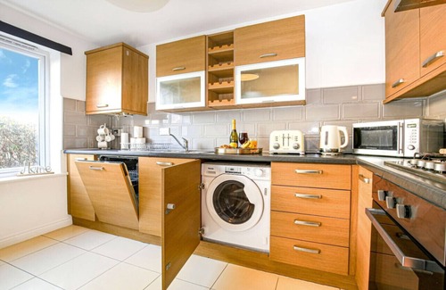 Aylesbury House | 4 Bedroom 3.5 Bathroom House Free Parking Fast Wifi Smart TV