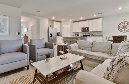 Glencoe House | 4 bedroom 3 bath brand new home with garage!