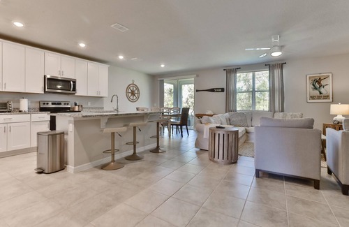 Glencoe House | 4 bedroom 3 bath brand new home with garage!