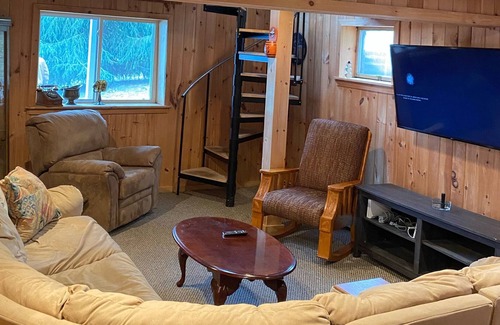 Turin Cabin | 4 bedroom 3 bath cozy little cabin