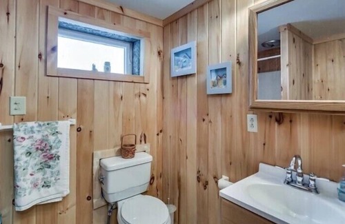 Turin Cabin | 4 bedroom 3 bath cozy little cabin
