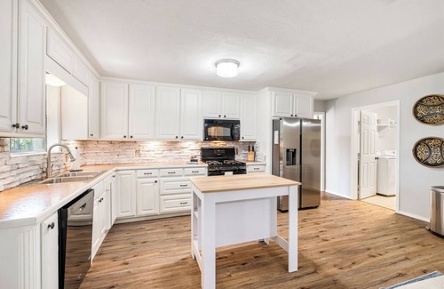 Argyle House | 4 bedroom 3 bath house in Argyle proper and Argyle ISD. .5 Acre lot, fenced yard