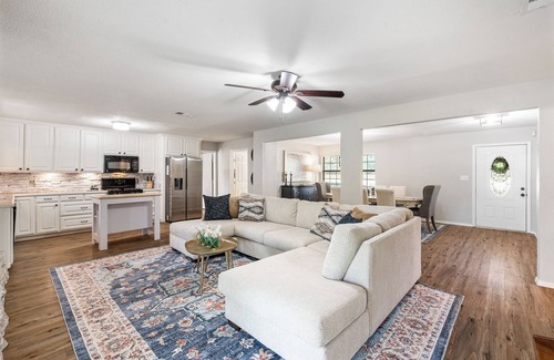 Argyle House | 4 bedroom 3 bath house in Argyle proper and Argyle ISD. .5 Acre lot, fenced yard