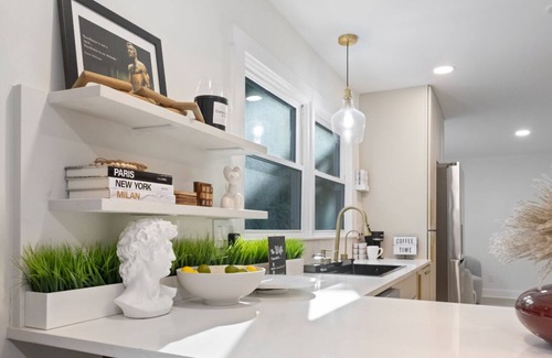Raleigh House | 4 Bedroom 3 Bath House with WiFi, AC in Raleigh near North Hills