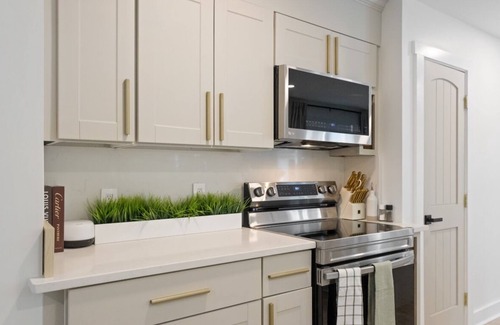 Raleigh House | 4 Bedroom 3 Bath House with WiFi, AC in Raleigh near North Hills