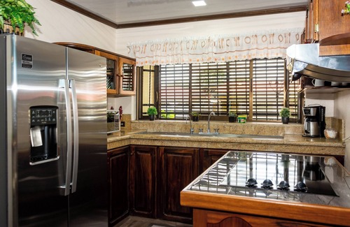 Barrio Pilo House | 4 Bedroom & 3 Bath Villa just 3 blocks from Downtown La Fortuna