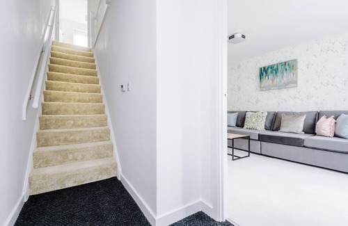 Belle Vue House | 4 Bedroom 3 Bathroom Contractor Home MCR