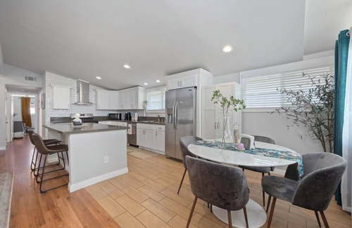 Northwest Anaheim House | 4-bedroom 3 bathroom cozy home in Anaheim