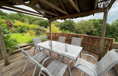 Cadoxton House | 4 bedroom 3 bathroom spacious cottage nestled in woodland area