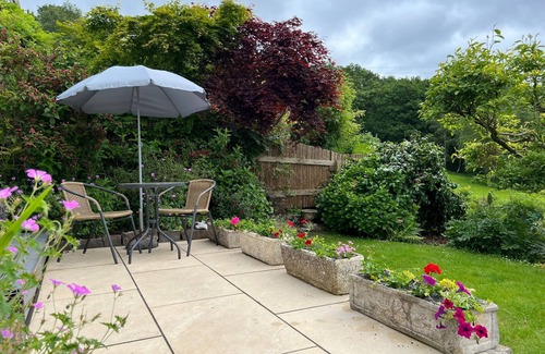 Cadoxton House | 4 bedroom 3 bathroom spacious cottage nestled in woodland area