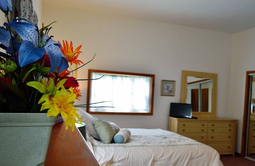 Davisville House | 4 Bedroom 3 Full Baths - Large Deck