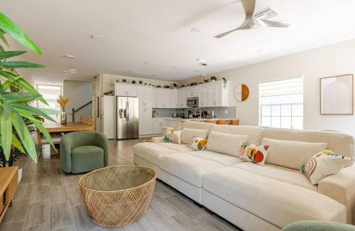 Tampa House | 4 Bedroom 3 Full Bath Boho Oasis Saltwater Pool Near Downtown, North of Hyde Park Sleeps 12 Pets OK