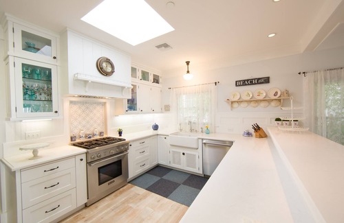 Ocean Park Bed & Breakfast | 4 bedroom 4 bath family villa across Ocean Ave. from the Pacific Ocean.