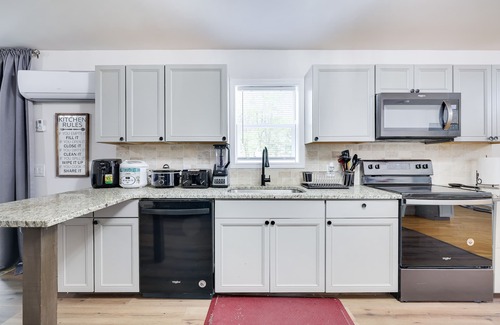 Briar Crest Woods House | 4 Bedroom, 4 Bath; Hot Tub/Grill; Play Pool/arcade/Tennis;Lake Beach;EV