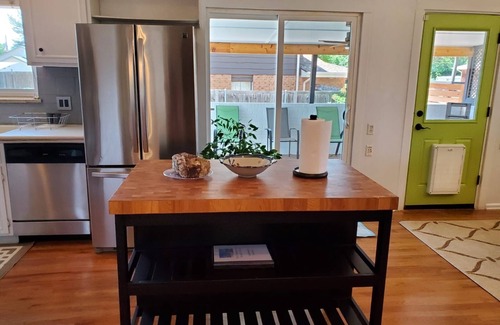 Hampden House | 4-bedroom 5 beds house with WiFi, AC and wheelchair accessible in Denver
