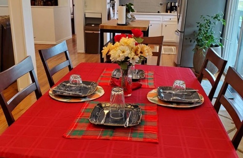 Hampden House | 4-bedroom 5 beds house with WiFi, AC and wheelchair accessible in Denver