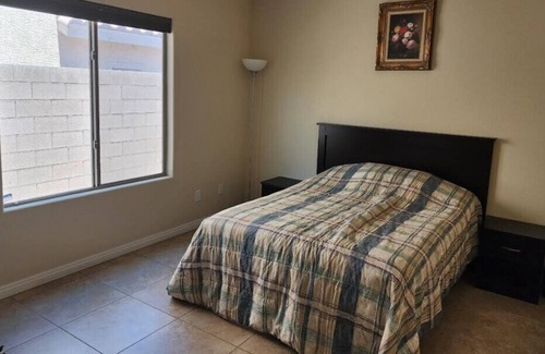 Henderson Apartment | 4 Bedroom 622578 by Houzlet