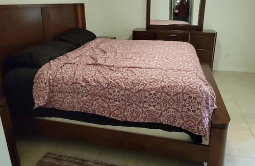 Sunshine Apartment | 4 Bedroom 660042 by Houzlet