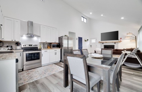 East Stroudsburg House | 4 Bedroom/8 miles from Camelback/Hot Tub/2 Fire Pits/Fireplace/Game Room!