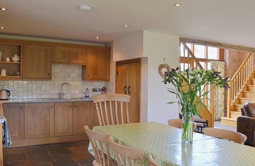 Whitchurch Cottage | 4 bedroom accommodation in Crimscote, near Newbold