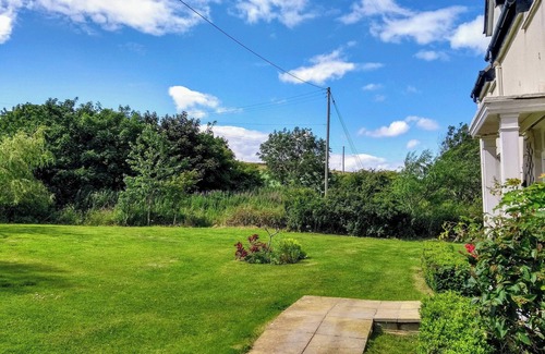 Berwick-upon-Tweed Cottage | 4 bedroom accommodation in Lamberton, near Berwick