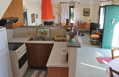 Ilia House | 4 bedroom accommodation in Loutra Aidipsou