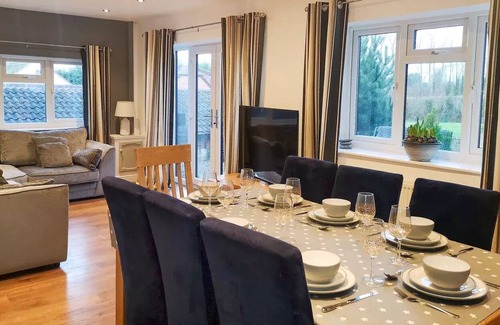 Shobdon Cottage | 4 bedroom accommodation in Chadwick Bank