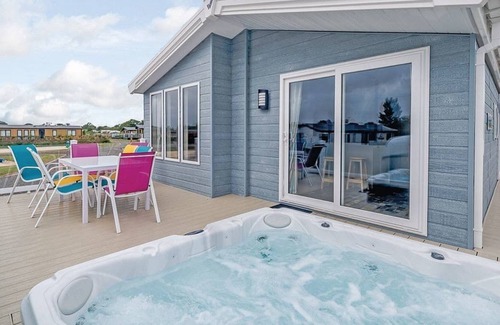 Clyst St Mary Cabin | 4 bedroom accommodation in Clyst St Mary, Nr Exeter