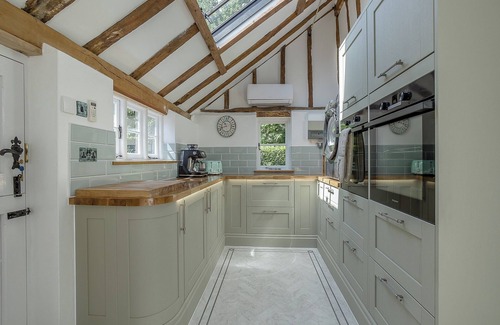 Willesborough Cottage | 4 bedroom accommodation in Sevington, near Ashford