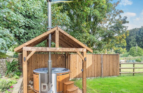 Macclesfield Cottage | 4 bedroom accommodation in Whiteley Green, Macclesfield