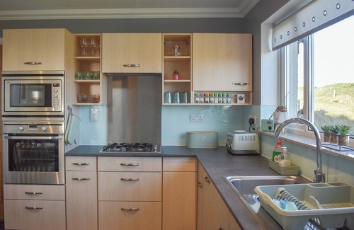 Arnol Cottage | 4 bedroom accommodation in Upper Barvas