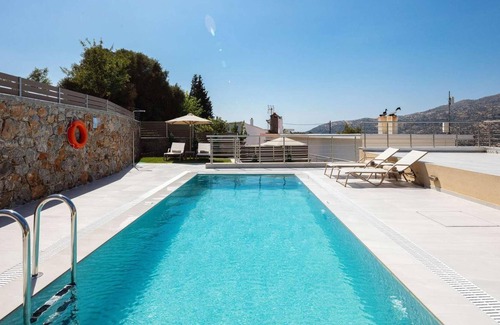 Orne Villa | 4 bedroom accommodation in Aghia Galini